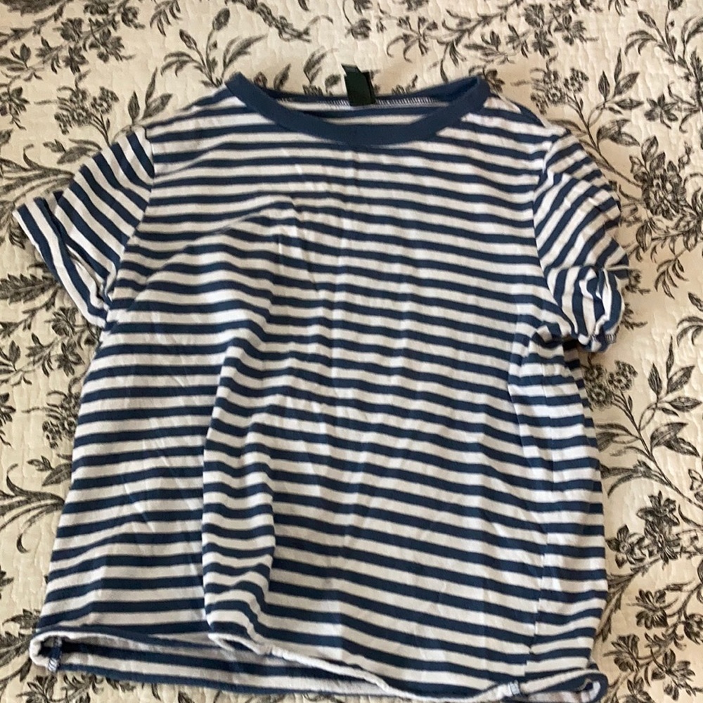 Blue and white striped short sleeve shirt